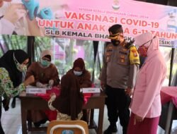 Polres Gresik Gelar Vaksinasi Murid SLB Kemala Bhayangkari