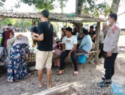 Kapolsek Pamenang Monitoring dan Optimalkan Capaian Vaksinasi Door to Door di Desa Jelatang