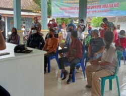 Puluhan Warga Desa Pejagan Jambesari Demo Minta Kades Ganti Perangkat Desa