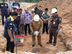Bupati Aliong Mus Laksanakan Peletakan Batu Pertama Pembangunan Kantor Kejari Taliabu