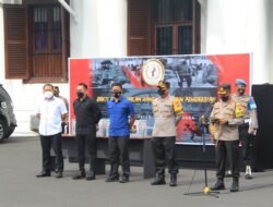 17 Tahun Mengabdi, Alumni Akpol 2004 Batalyon Tatag Trawang Tungga Menggelar Bakti Sosial di Surabaya