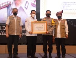 Kapolda Kepri Terima Penghargaan dari BNPB RI