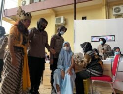 Ajak Minat Anak Vaksin, Polres Probolinggo Datangkan Gatot Kaca dan Badut Hingga Arena Bermain