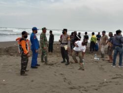 Perahu Jenis Compreng Terguling, 2 ABK Tenggelam