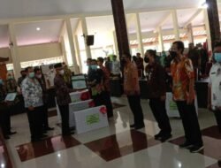 Pemkab Bondowoso Berikan Penghargaan Camat Berprestasi Dalam Pelunasan PBB Tahun 2021