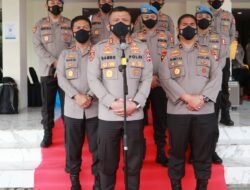 Kunker ke Polda Jatim, Kadiv Propam Polri Beri Penghargaan Kepada Anggota Bidpropam dengan Kinerja Terbaik