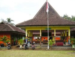 Terkait Unggah Foto Mesra Mirip Kades Temuguruh, Begini Sikap Pemerhati Publik dan Camat Sempu