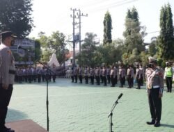 Kapolresta Ingatkan Tiga Personel Polresta Banyuwangi yang Kenaikan Pangkat Pengabdian