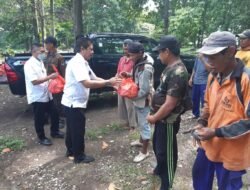 Perhutani Bondowoso Berikan Bantuan Sembako kepada Tenaga Kapling