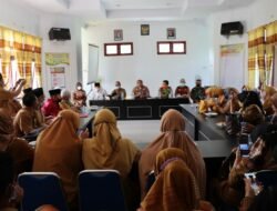 Kapolres Merangkul Kepala Sekolah Dalam Percepatan Vaksinasi di Kampar Kiri Hilir dan Tengah