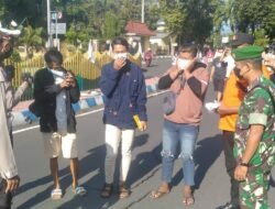 Prajurit Kodim 0822 Bondowoso Gencarkan Razia Protkes di Alun-alun Raden Bagus Asra