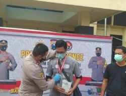 Warga Manukan Surabaya Dapat Penghargaan dari Polisi Usai Gagalkan Aksi Jambret