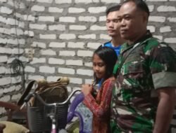 Terharu Kepada Anak Didik, Anggota Kodim 0826 Pamekasan Berikan Sepeda Keranjang