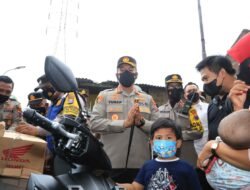 Presiden Jokowi Berempati Kepada Seorang Ibu yang Motornya Hilang Saat Pertama Kali sebagai Driver Ojol