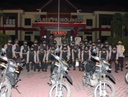 Cek Keamanan dan Kesiapan TPS Pilkades, Kapolres Probolinggo Patroli Malam dengan Kendarai Motor