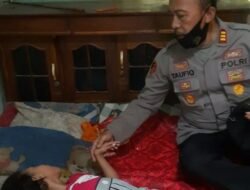 Peduli Penderita Gizi Buruk, Polsek Besuk Berikan Bantuan