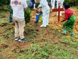 Personil Polres Dairi Aktif Sebagai Relawan Pemakaman Korban Covid-19