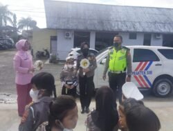 Polisi Sahabat Anak, Polantas Kampar Tanamkan Etika Berlalulintas Sejak Dini Kepada Anak TK Bhayangkari