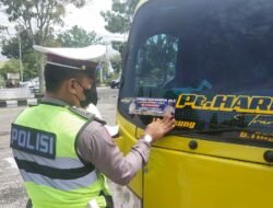 Lagi, Polantas Kampar Tempelkan Stiker Operasi Keselamatan Lancang Kuning 2022