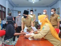 Bupati Trenggalek Tinjau Penyaluran BLT Dana Desa di Desa Boto Putih Kecamatan Bendungan