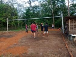 Karang Taruna Desa Plajau Ilir Gotong Royong Bangun Lapangan Bola Volley