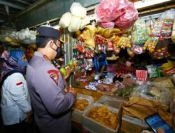 Pastikan Stok dan Harga Minyak Goreng Aman, Kapolri Turun Cek Langsung ke Pasar