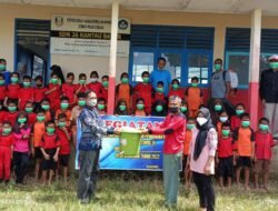 Wujudkan Desa Aman Covid, Pemdes Lakukan Penyemprotan Disinfektan dan Bagi-bagi Masker