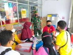 Koramil 0822/01 “Grebek” Pertokoan Bondowoso untuk Maksimalkan Program Vaksinasi