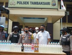 Jelang Ramadhan, Polsek Tambaksari Amankan Ratusan Botol Miras