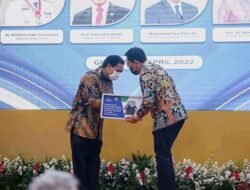 Bupati Pamekasan Terima Penghargaan Pocadi Dari Perpustakaan Nasional RI