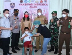 Bupati FDW Tinjau Percepatan Vaksinasi di Tompasobaru