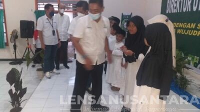 Safari Ramadhan, Dirut Perhutani ke KPH Bondowoso Serahkan Bantuan dan Santuni Anak Yatim Piatu