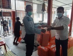 Awal Ramadhan, Inspektorat Bantaeng Bagikan Nasi Kotak dan Takjil untuk Napi
