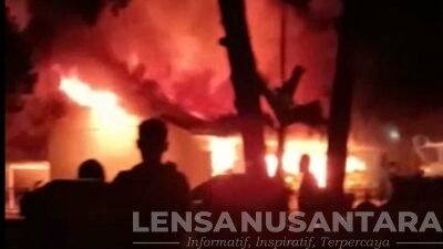 Aparat TNI-Polri Bantu Petugas Damkar di RS. Bhakti Husada Krikilan