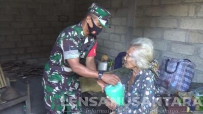 Babinsa Peduli Lansia bersama Program Rantang Kasih Pemkab Banyuwangi di Bulan Ramadhan