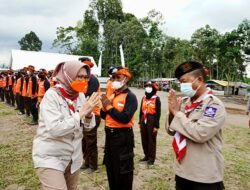Bunda Indah Apresiasi Bakti Pramuka Peduli Semeru dalam Membantu Pembangunan Huntara Tahap II