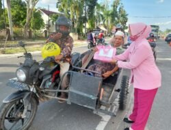 Bhayangkari Cabang Kampar Bagikan Takjil untuk Warga dan Pengendara yang Melintas