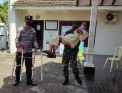 Bantu Jema’at Lansia Hingga Lakukan Sterilisasi, Polres Probolinggo Pastikan Ibadah Jumat Agung di Gereja Berlangsung Lancar