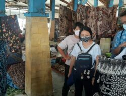 Lakukan Perjalanan Wisata ke Madura, Wisman Asal Taiwan dan China Belanja Batik di Pasar 17 Agustus Pamekasan