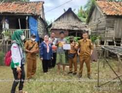 Pemdes Pagar Bulan Datangi Rumah Warga Door to Door
