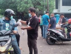 PWI Bogor Peduli, Ratusan Takjil Gratis Dibagikan Kepada Pengguna Jalan