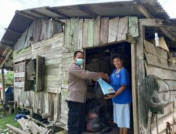 Polsek Kampar Kiri Hilir Peduli dengan Masyarakat Terdampak Banjir yang Kurang Mampu di Rantau Kasih