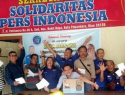 Ketum DPP SPI Sampaikan Berkat Sebagai Cindera Mata