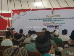Tingkatkan Sarana Prasarana Ibadah, Bupati Bojonegoro Serahkan Bantuan Bagi 235 Musholla