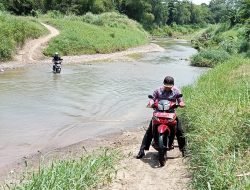 Warga Desa Kedunggading Kendal Mengharap Ada Jembatan Penghubung di Sungai Blukar