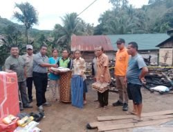 Bupati Dolly Serahkan Bantuan Untuk Korban Kebakaran Rumah Di Tapsel