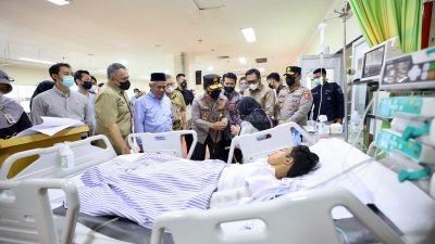 Jenguk Korban Tragedi Stadion Kanjuruhan di RS Saiful Anwar, Kapolda Jatim Ucapkan Permohonan Maaf Atas Tragedi Kanjuruhan