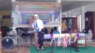 SMPN 2 Kendal Memperingati Maulid dengan Pengajian