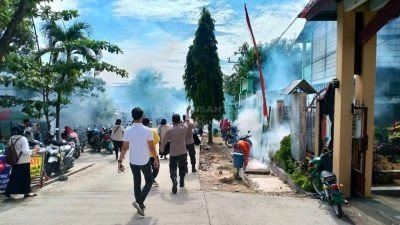 Bersama Tiga Pilar, Forkopimcam Kecamatan Kanor Bojonegoro Gelar Fogging