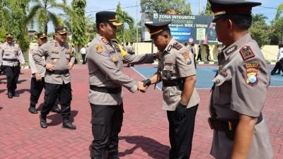 Kapolres Probolinggo Pimpin Upacara Sertijab Kapolsek Gending dan Kapolsek Banyuanyar